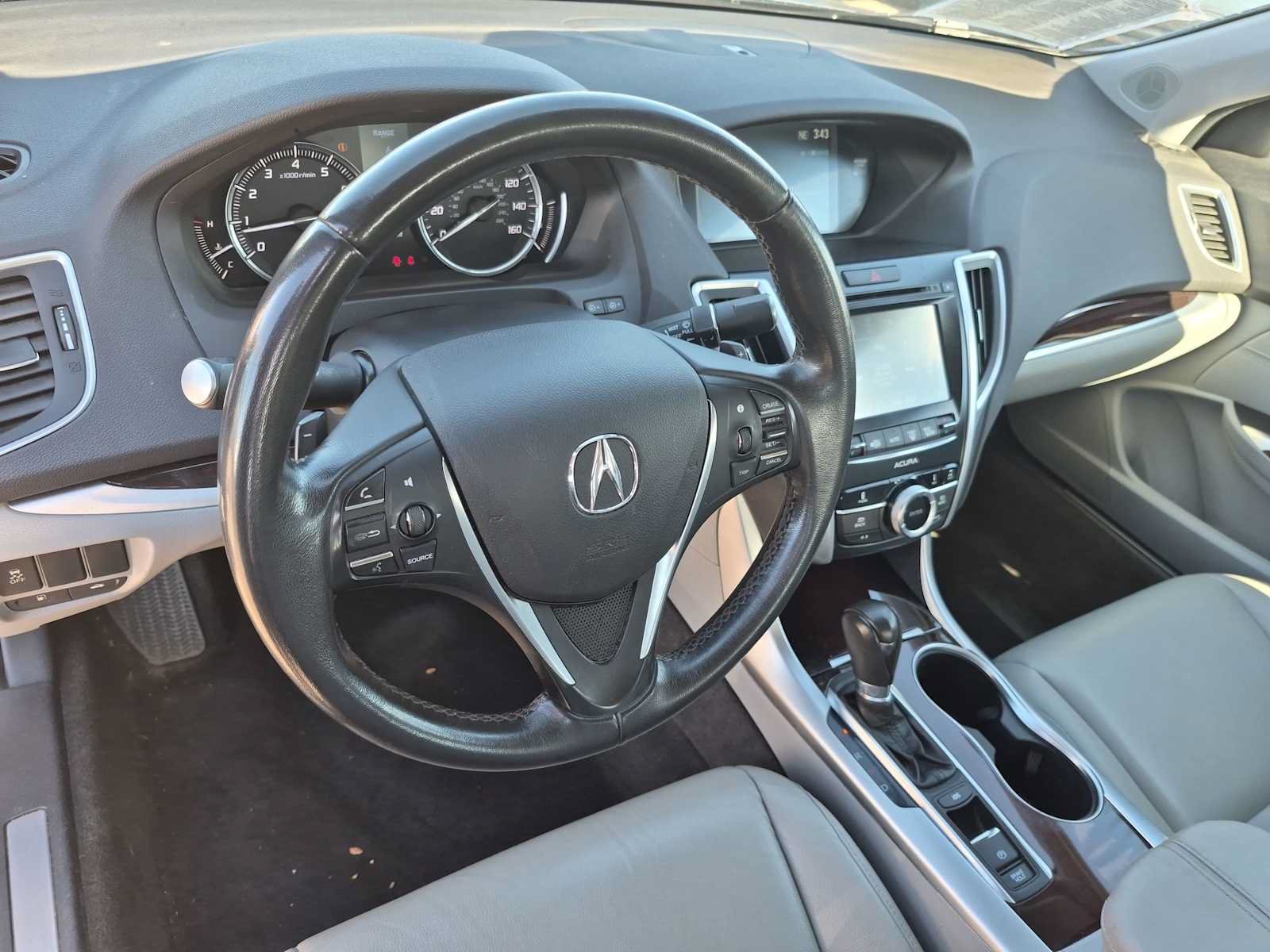 Used 2015 Acura TLX FWD image 2