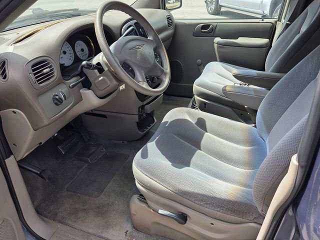 Used 2002 Chrysler Voyager image 4