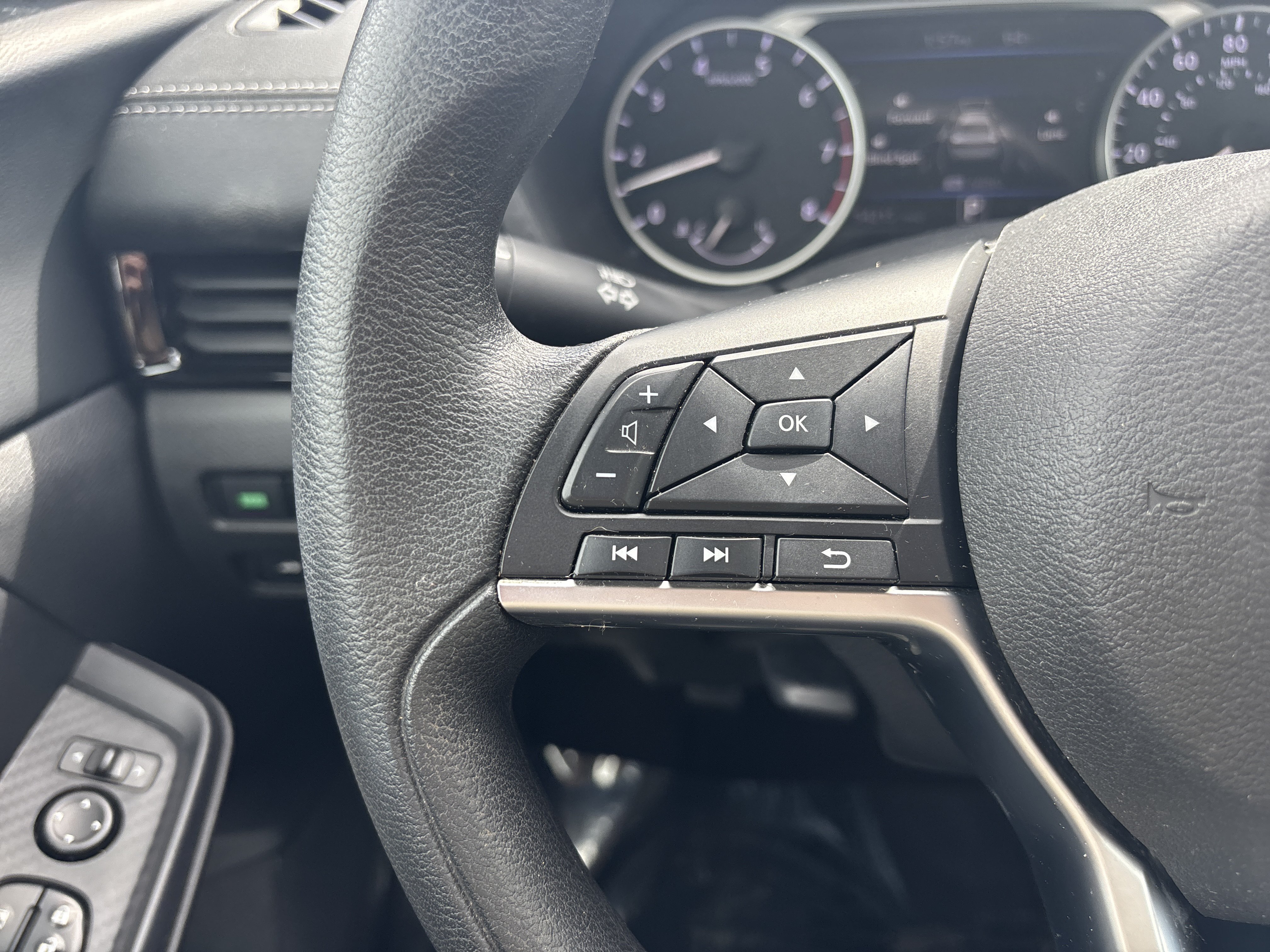 Used 2023 Nissan Sentra SV FWD image 26