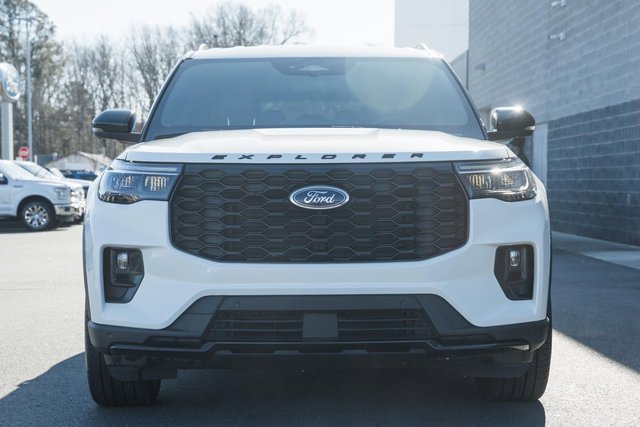 Used 2025 Ford Explorer ST-Line w/ ST-Line Street Pack image 3