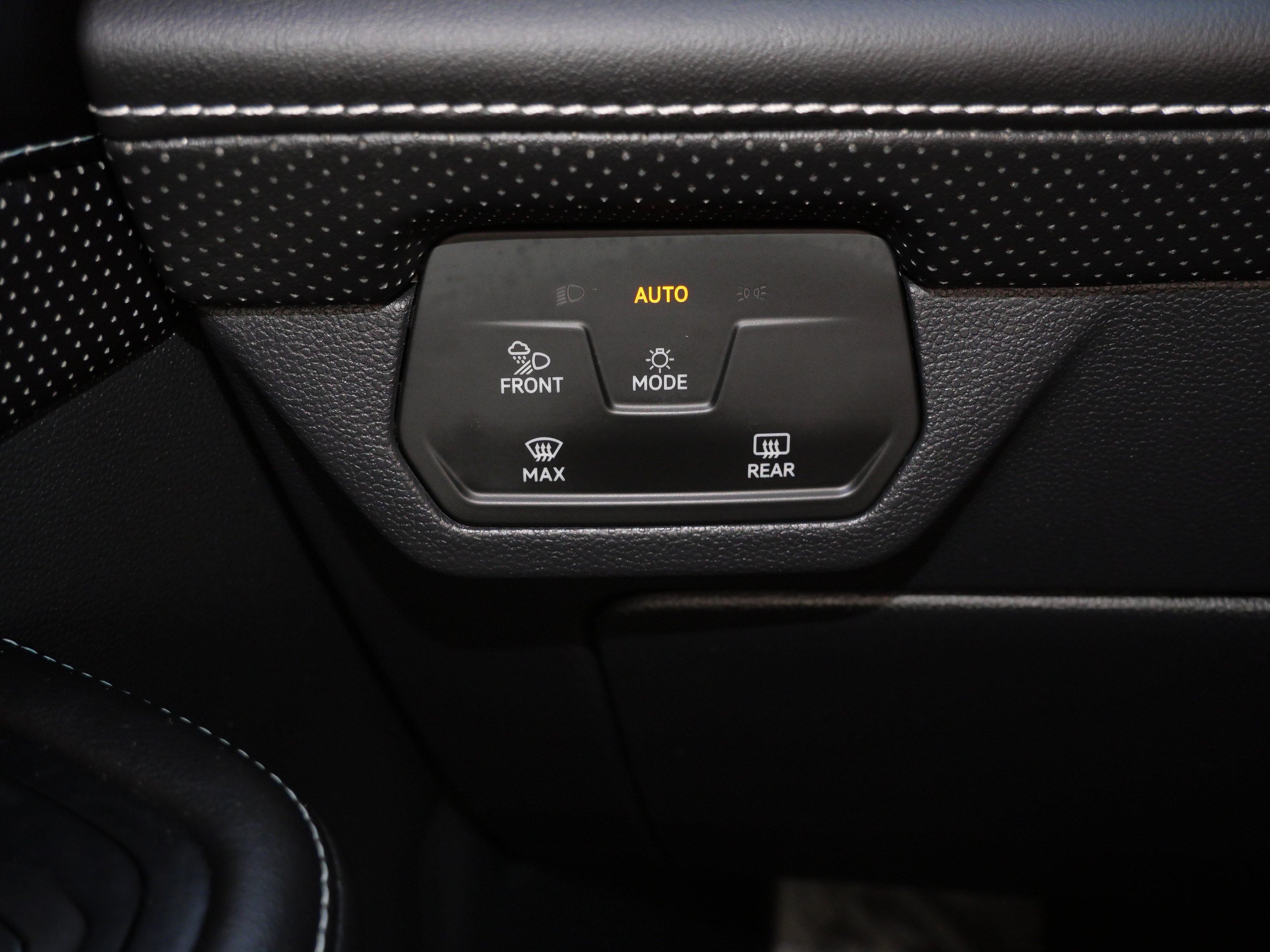Used 2025 Volkswagen Atlas SE AWD/4WD image 27