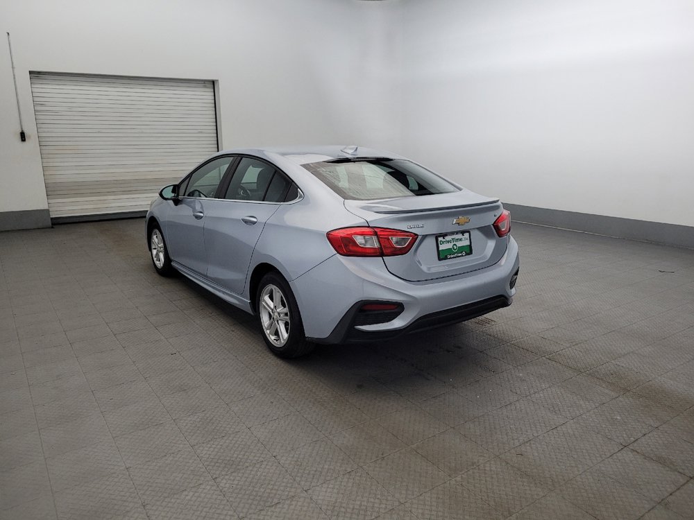 Used 2017 Chevrolet Cruze LT w/ Convenience Package FWD image 5