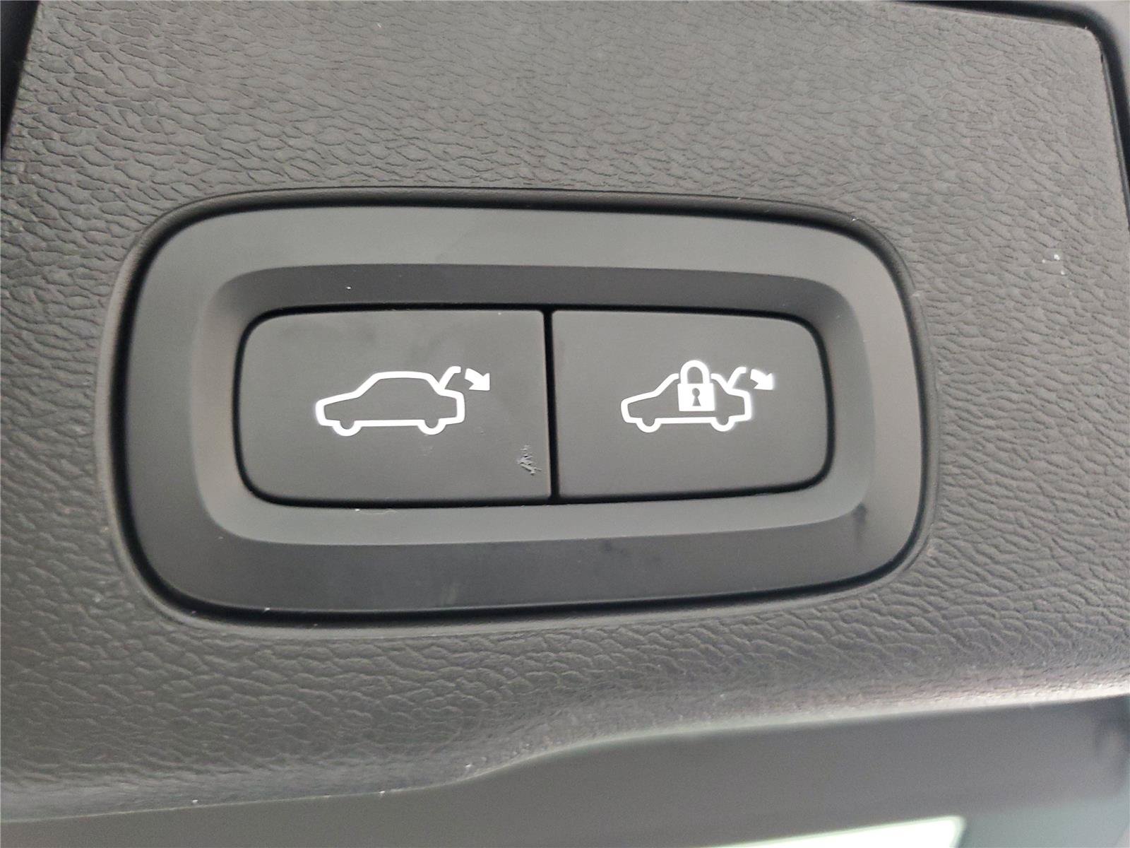 Certified 2023 Volvo XC60 B5 Plus w/ Protection Package Premier FWD image 10