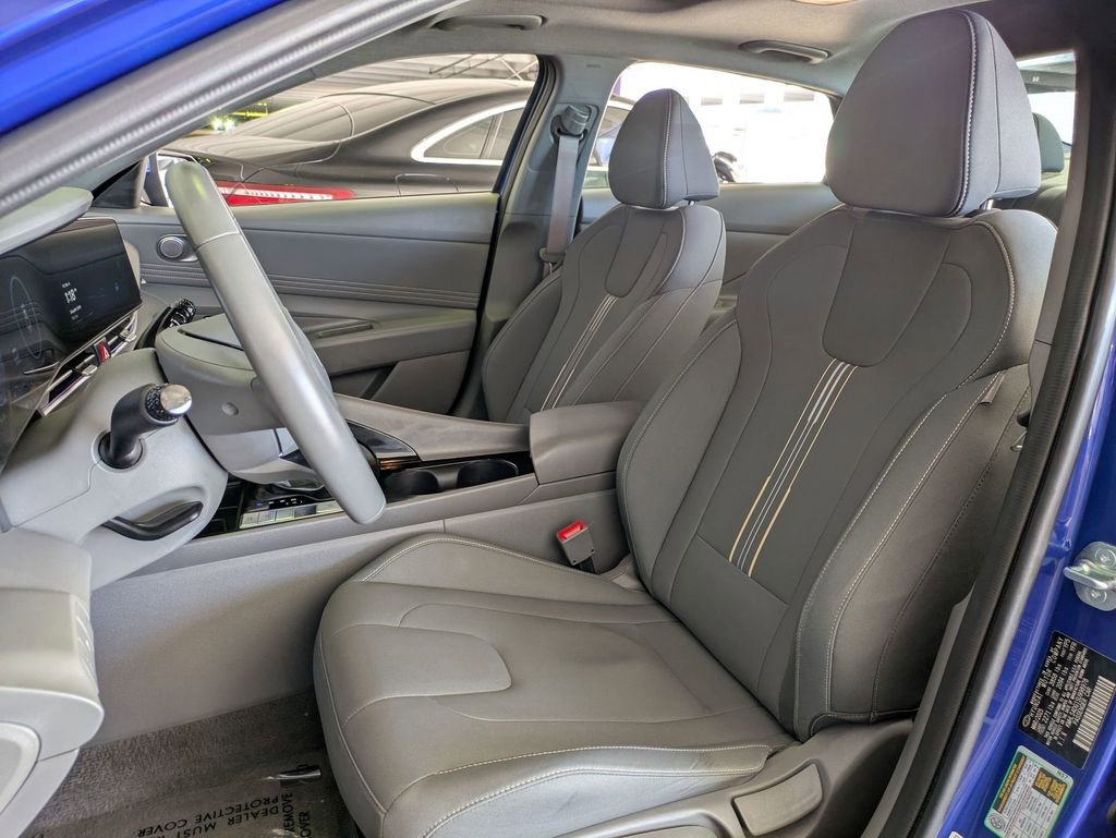 Used 2025 Hyundai Elantra SEL image 23
