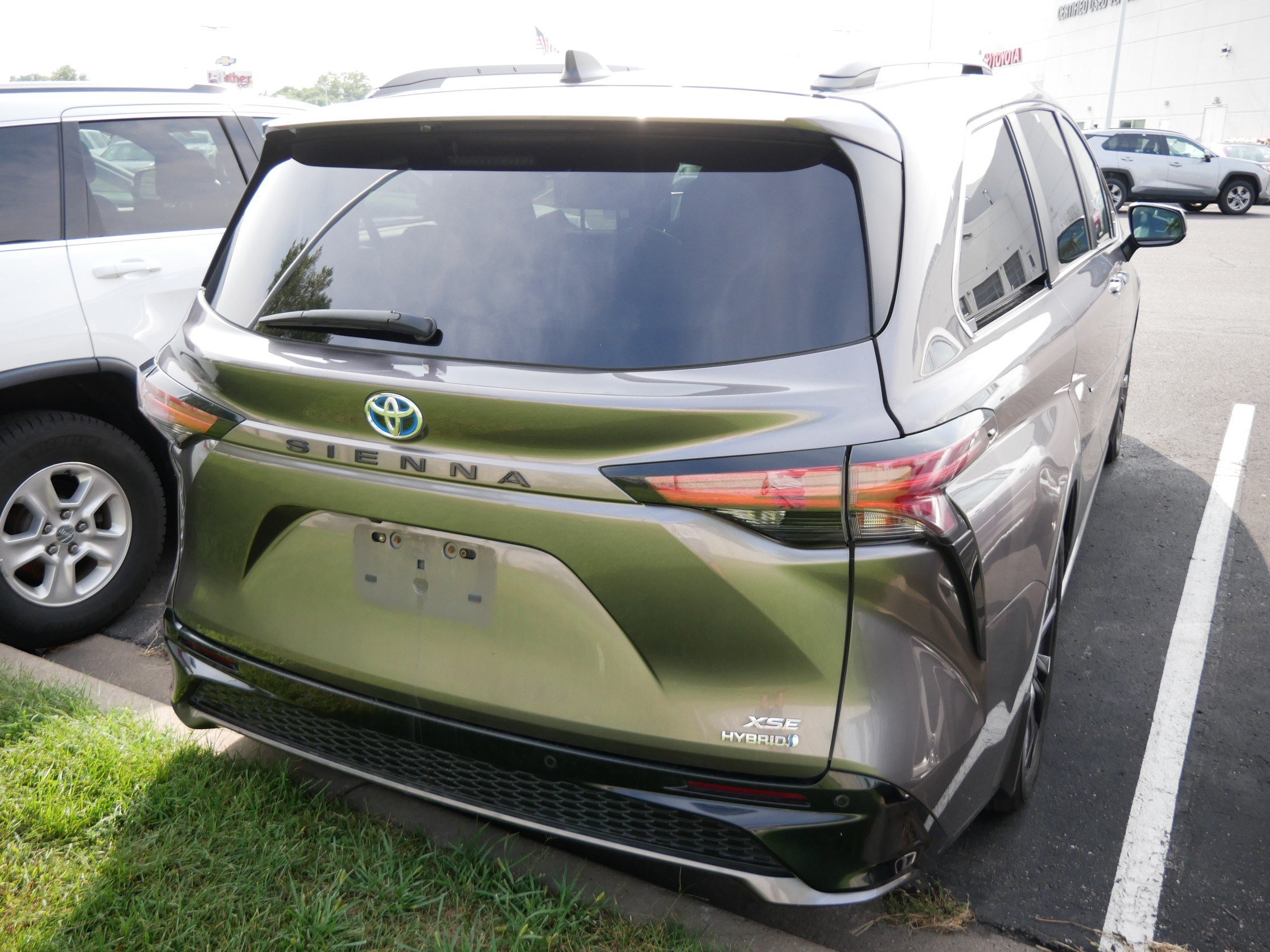 Certified 2022 Toyota Sienna XSE FWD image 5