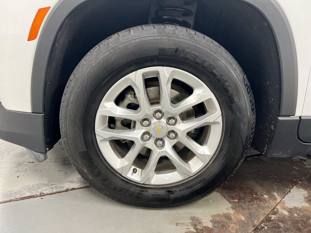Used 2023 Chevrolet Traverse LS FWD image 27