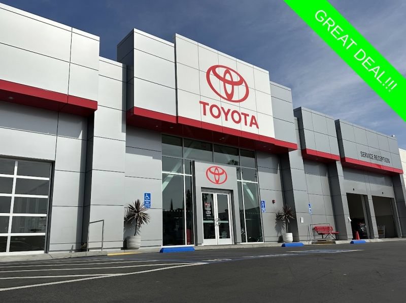 Certified 2023 Toyota Sienna Limited FWD image 31
