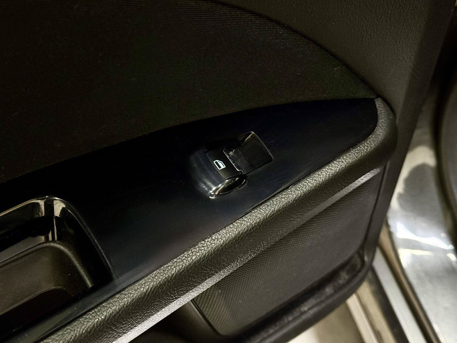 Used 2016 Ford Fusion SE FWD image 18