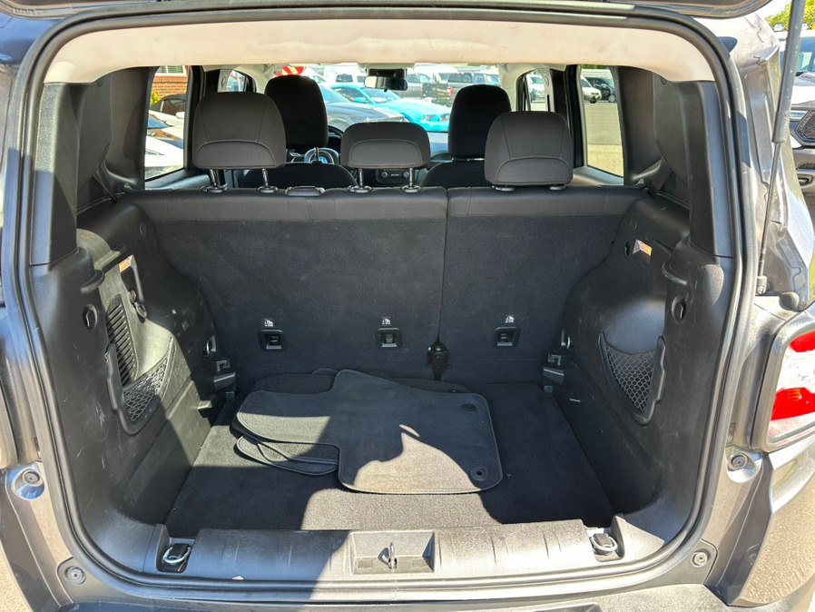 Used 2017 Jeep Renegade Latitude AWD/4WD image 24