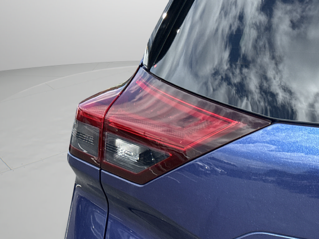 Certified 2021 Nissan Rogue SV w/ Premium Package FWD image 18