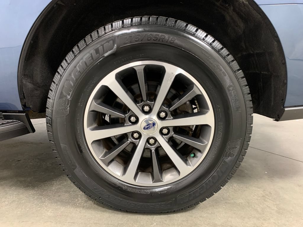 Used 2018 Ford Expedition XLT w/ Equipment Group 201A AWD/4WD image 4