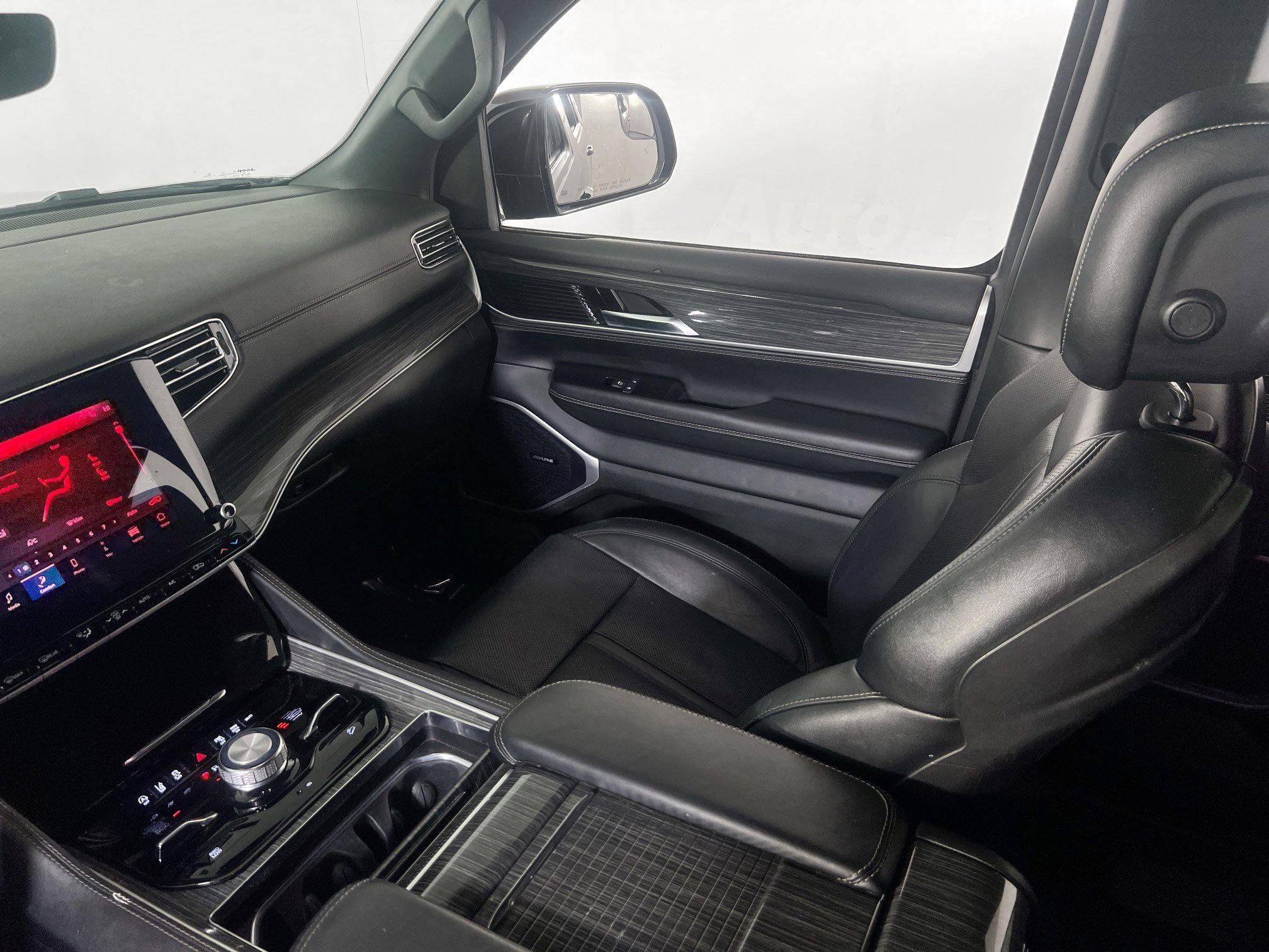 Used 2022 Jeep Wagoneer Series III w/ Rear Seat Video Group 1 image 24