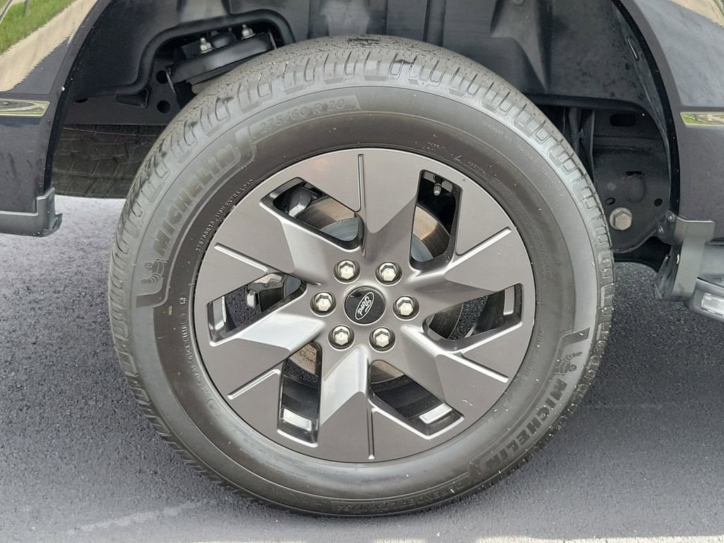 Used 2022 Ford F150 Lightning Lariat image 7