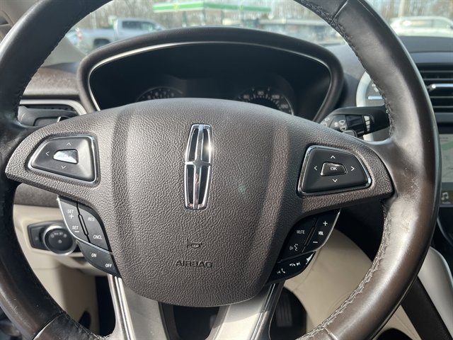 Used 2017 Lincoln MKC Select w/ Select Plus Package FWD image 25