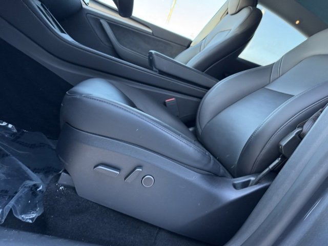 Used 2023 Tesla Model Y Long Range image 8