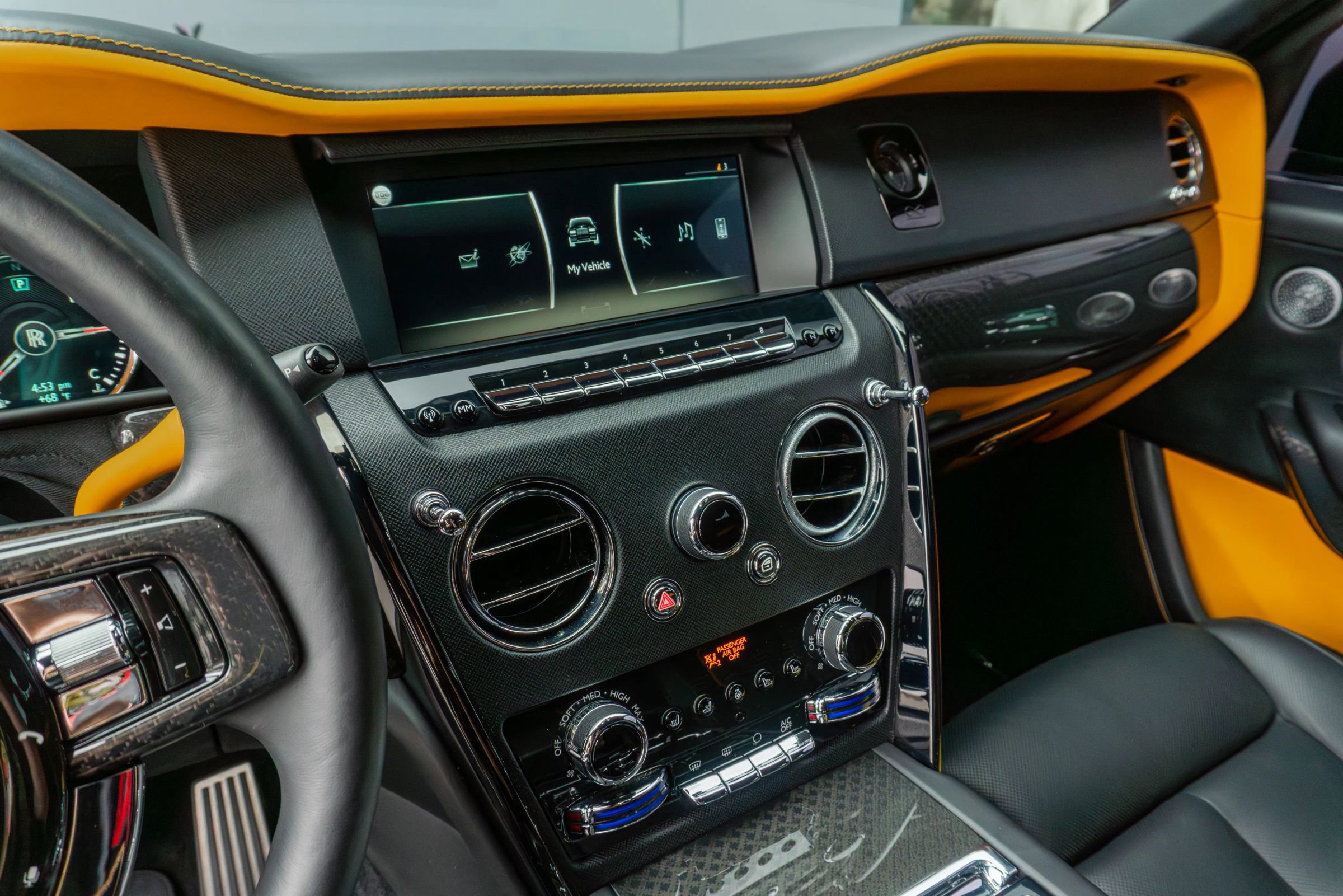 Used 2023 Rolls-Royce Cullinan Black Badge w/ Leather Finishing Pack image 56