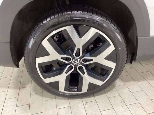 Certified 2023 Volkswagen Taos SEL image 26