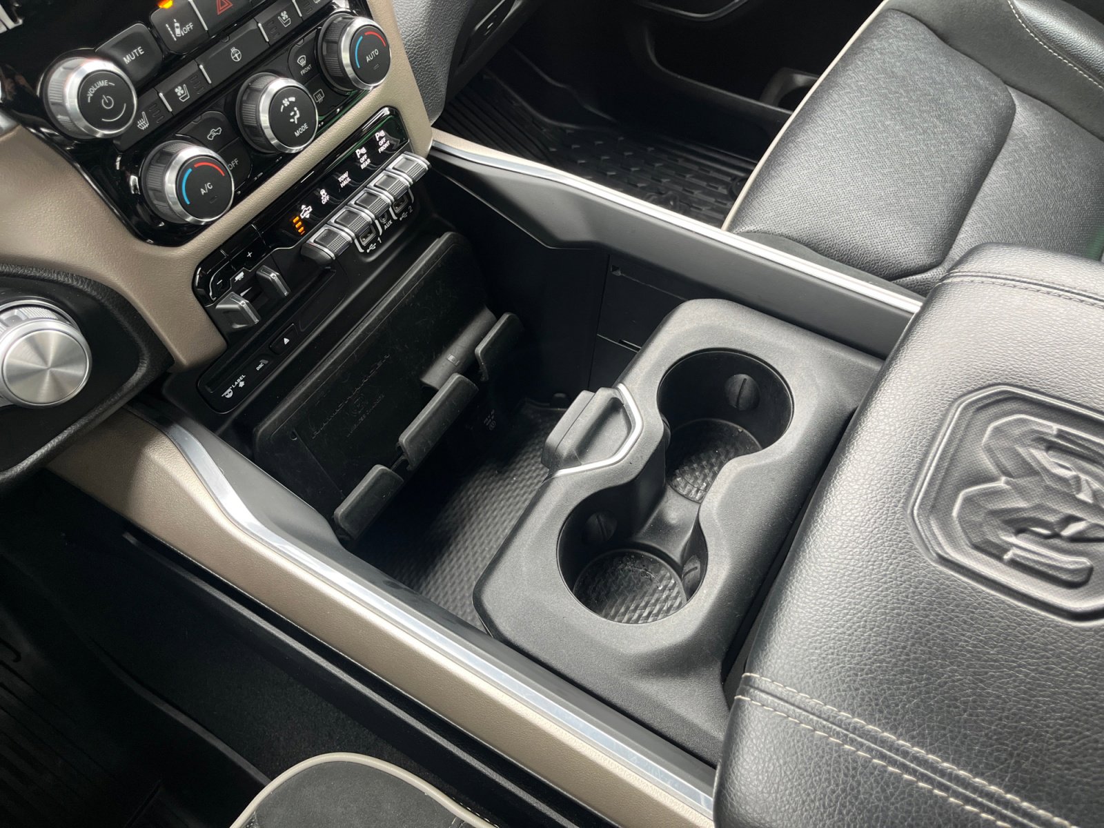 Used 2019 RAM 1500 Laramie image 24