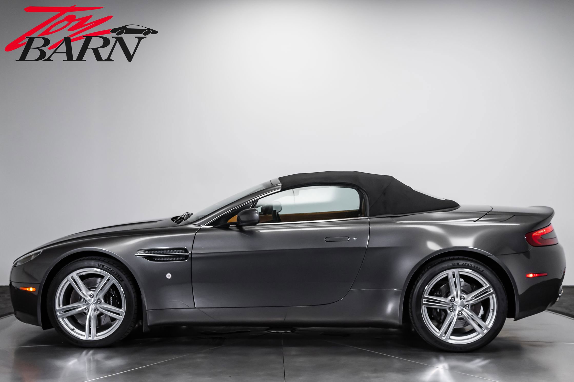 Used 2009 Aston Martin V8 Vantage Roadster RWD image 10