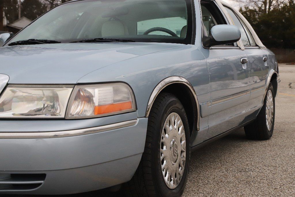 Used 2004 Mercury Grand Marquis GS image 2