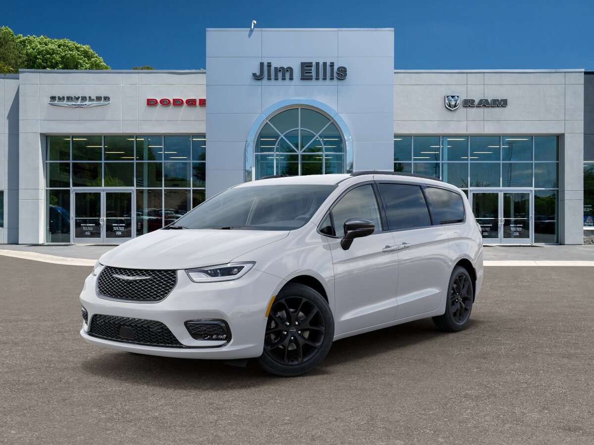 New 2026 Chrysler Pacifica Select w/ S Appearance Package