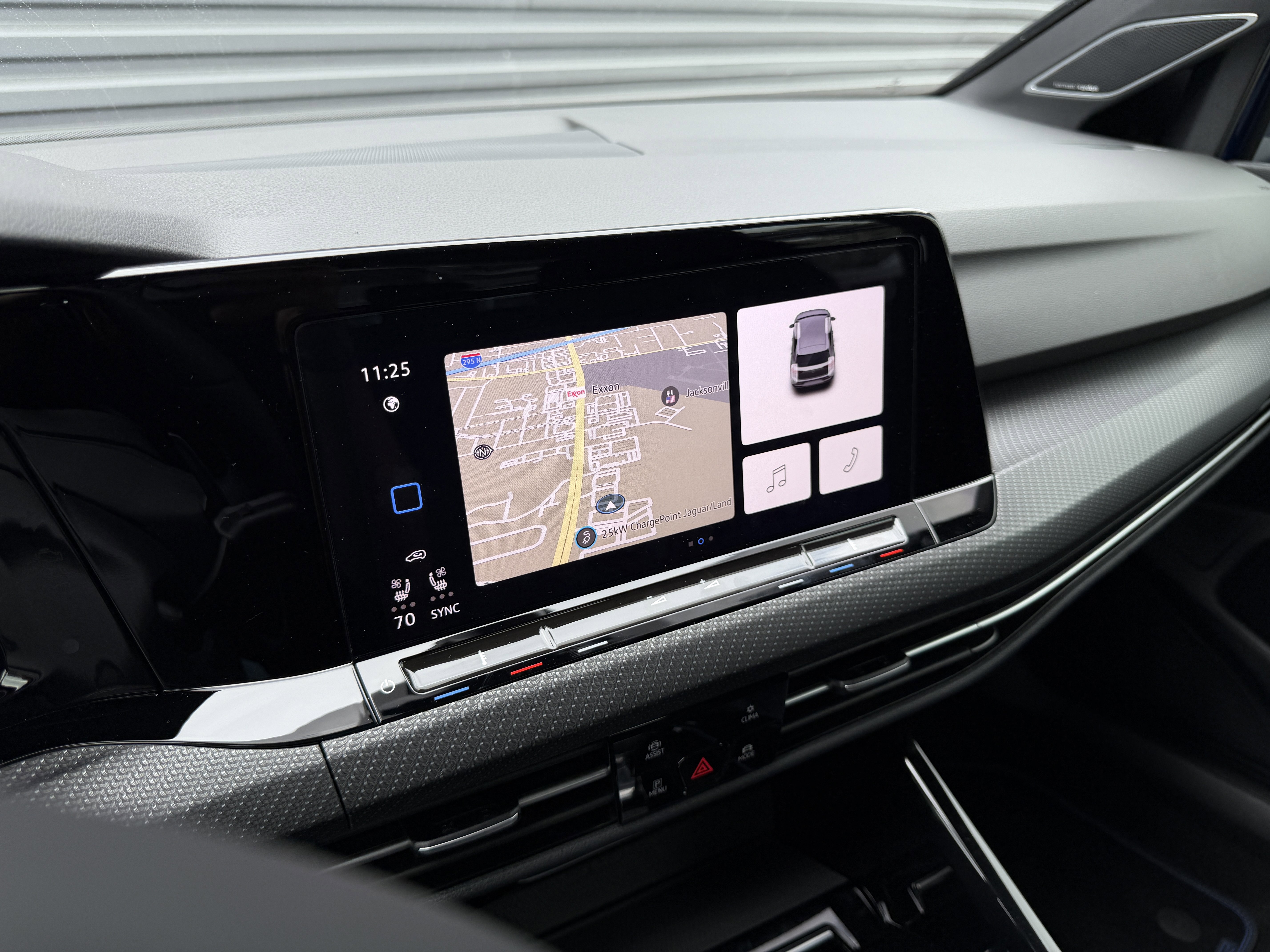 Used 2024 Volkswagen Golf R image 37