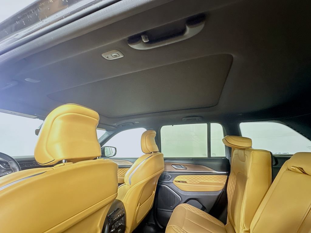 Used 2022 Jeep Grand Cherokee Summit w/ Luxury Tech Group V image 13