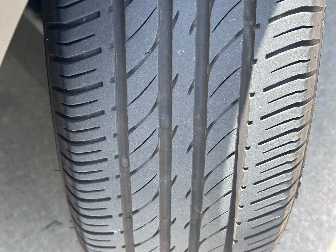 Used 2022 Hyundai Venue SEL FWD image 3