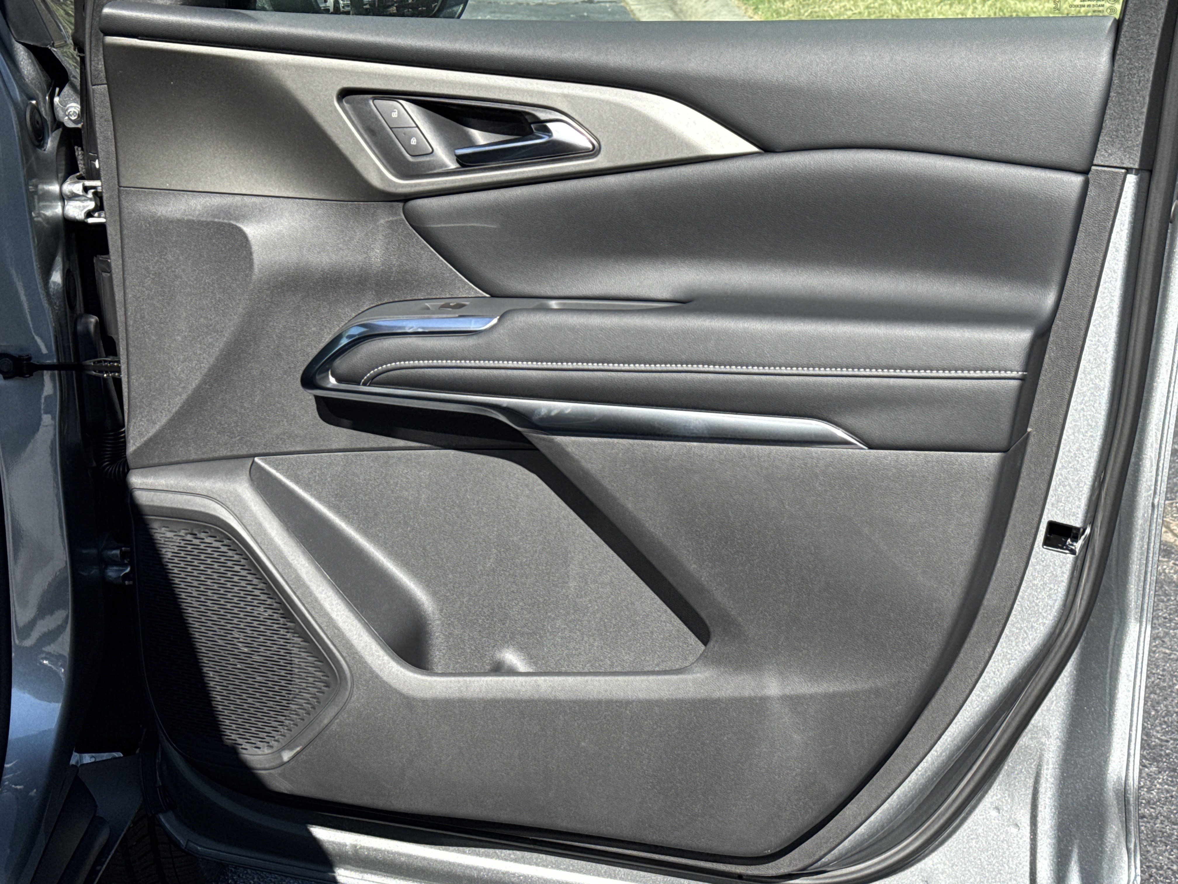 New 2027 Chevrolet Traverse LT FWD image 13