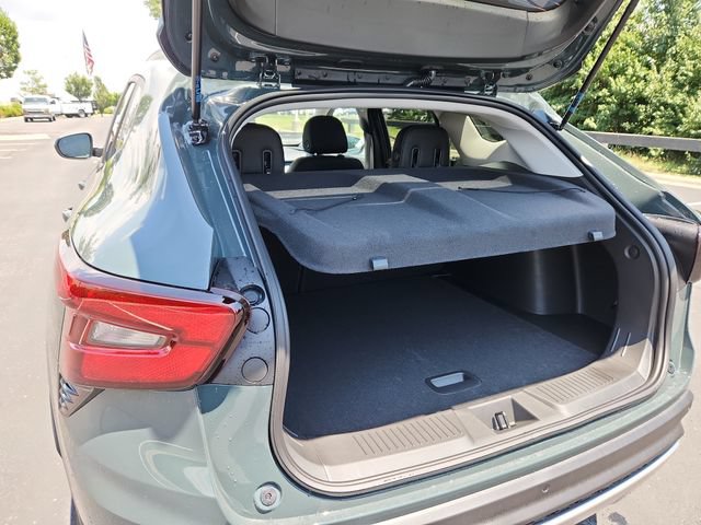 New 2026 Chevrolet Trax LT w/ Sunroof Package FWD image 18