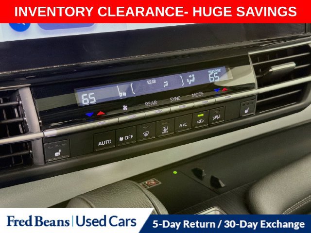 Used 2025 Toyota Sienna XLE FWD image 21