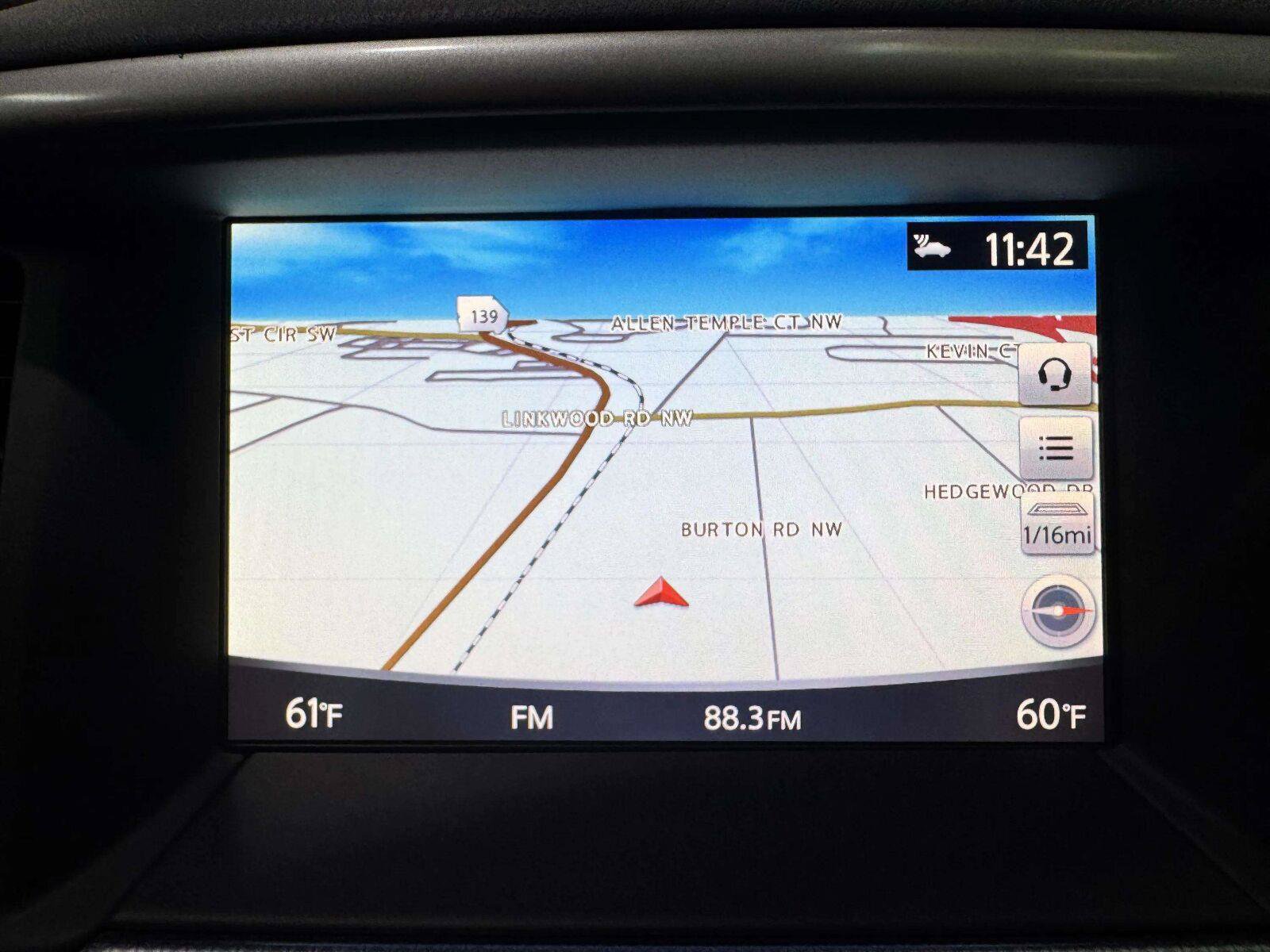 Used 2019 Nissan Pathfinder SL FWD image 30