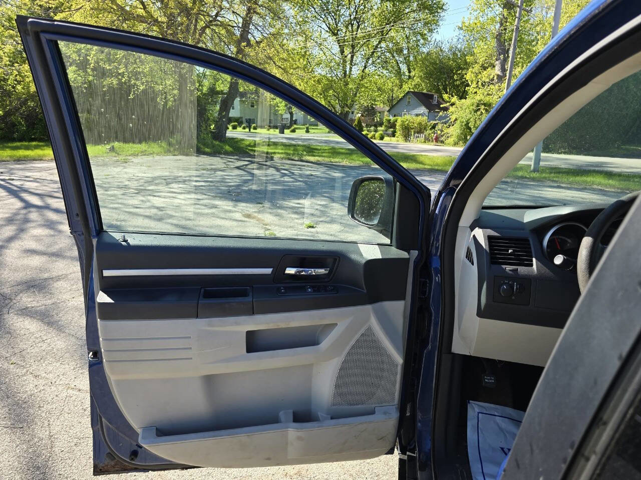 Used 2010 Dodge Grand Caravan SE image 14