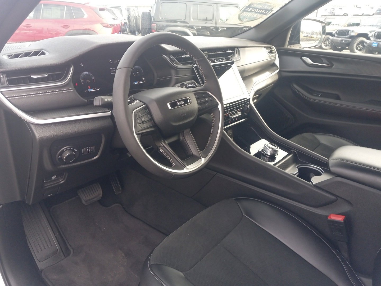 Used 2025 Jeep Grand Cherokee Altitude image 22