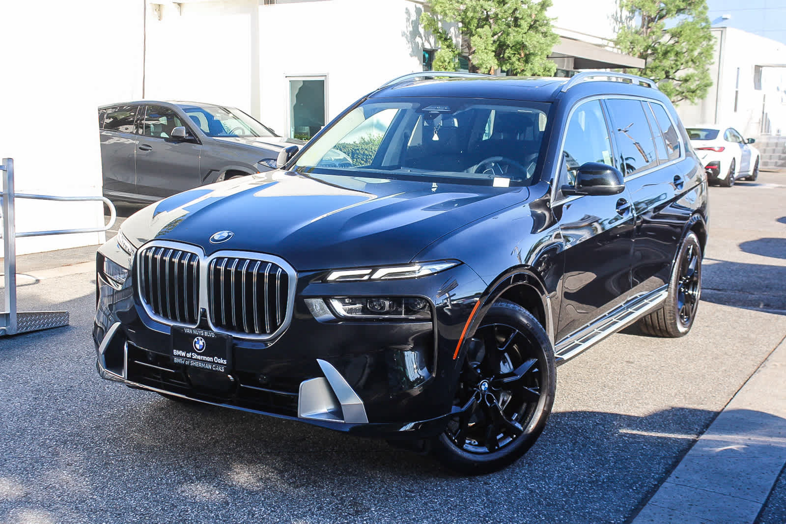 Used 2027 BMW X7 xDrive40i AWD/4WD image 1