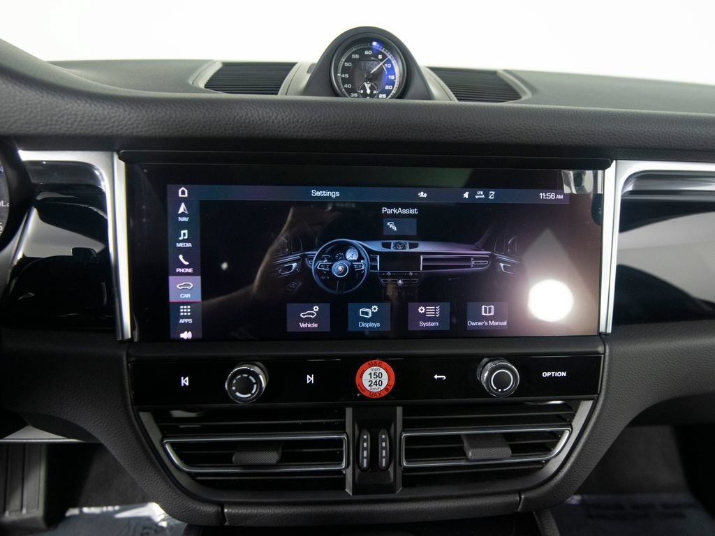 Certified 2026 Porsche Macan AWD/4WD image 28