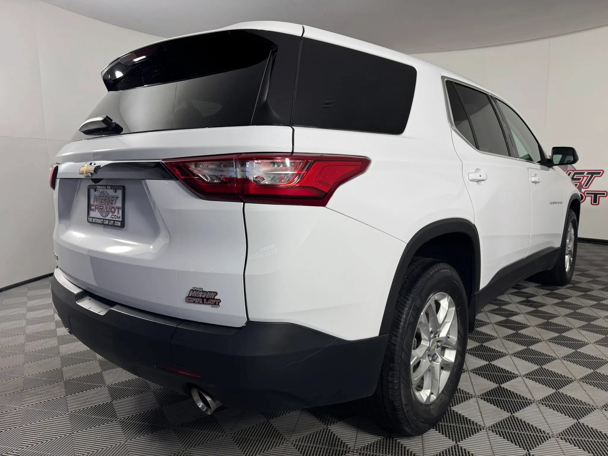 Used 2021 Chevrolet Traverse LS w/ LPO, Floor Liner Package FWD image 28
