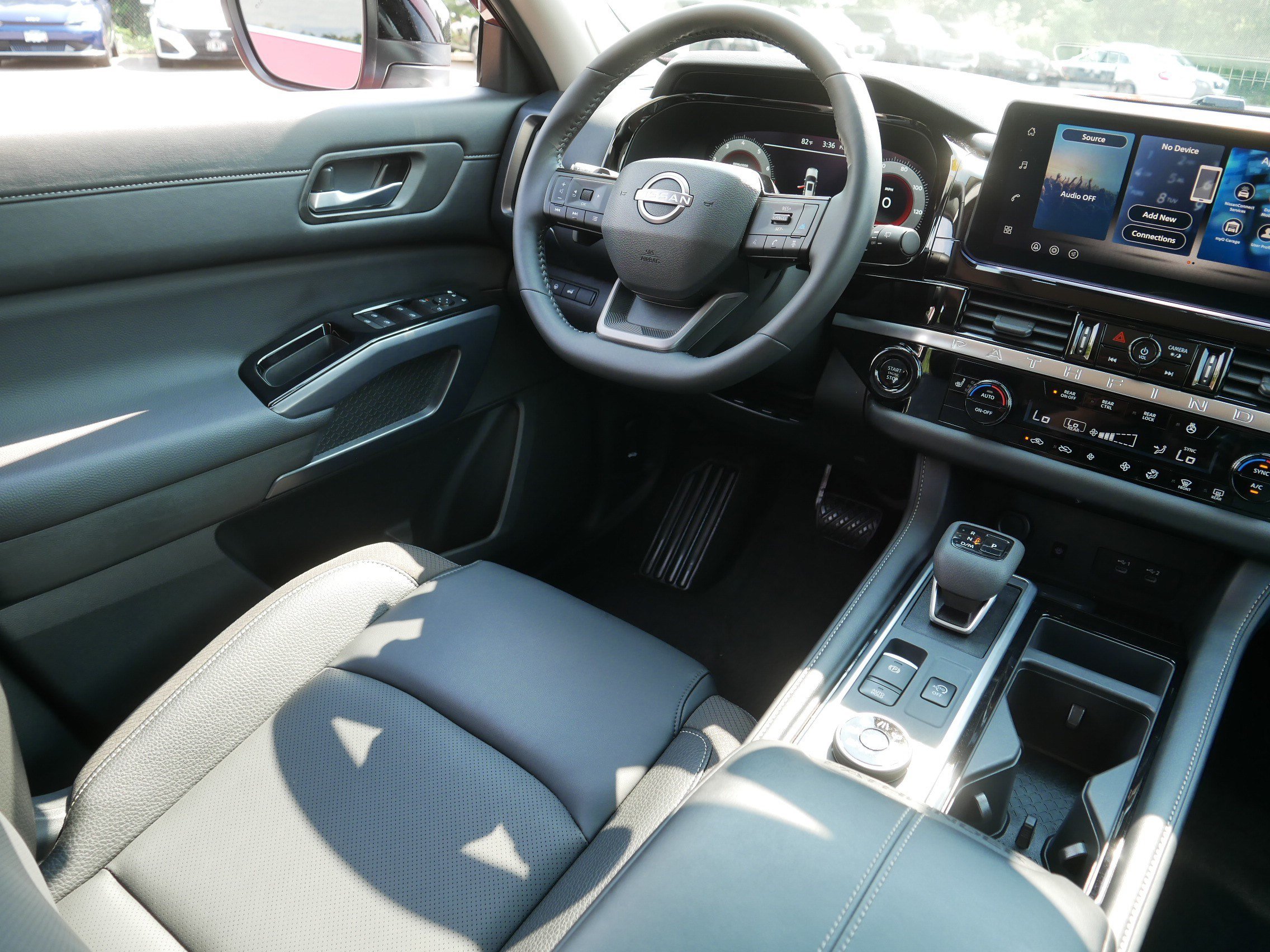 Certified 2026 Nissan Pathfinder SL w/ SL Premium Package AWD/4WD image 9