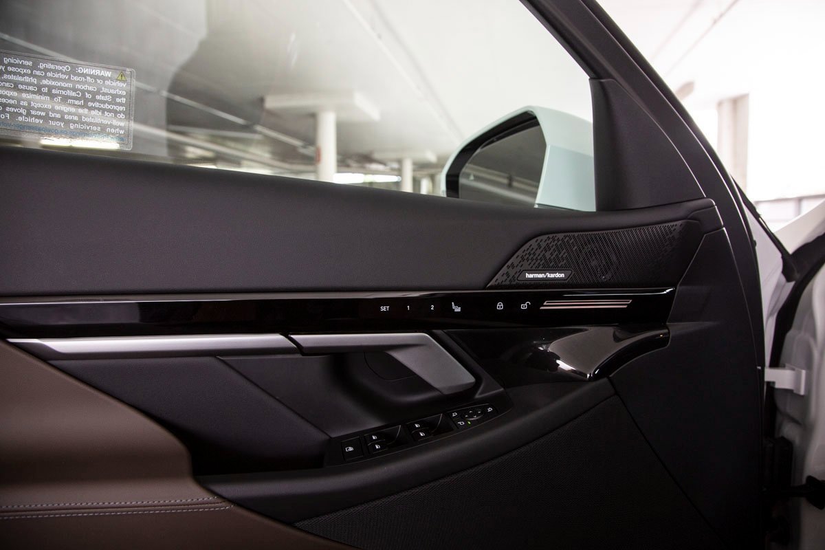 Used 2025 BMW 530i xDrive 530i xDrive w/ Premium Package image 15