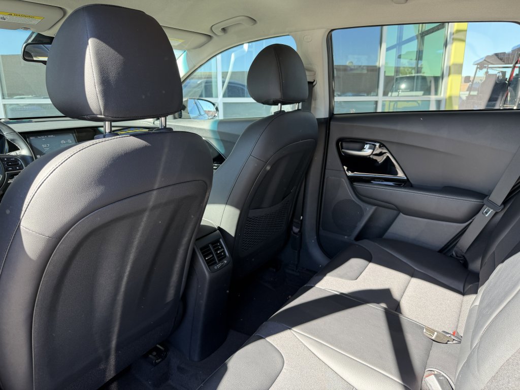 Used 2022 Kia Niro EX image 36