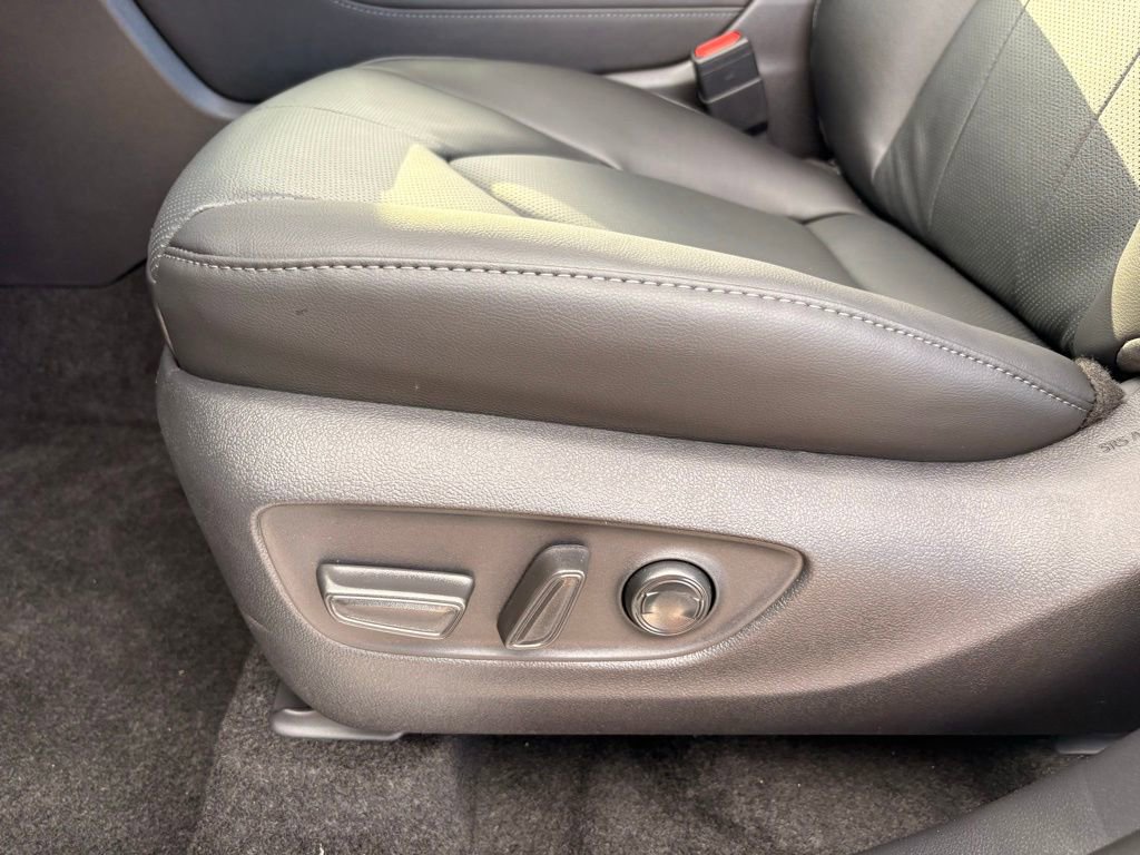 Used 2026 Toyota Highlander Limited image 24