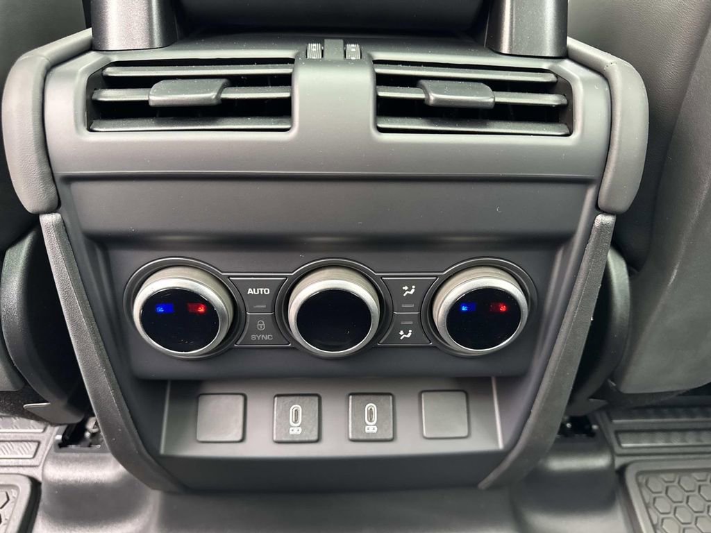New 2026 Land Rover Defender 110 X-Dynamic SE AWD/4WD image 16
