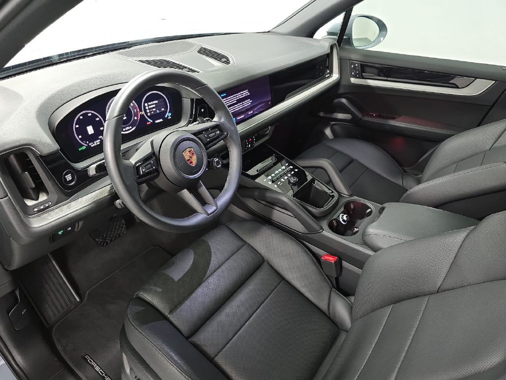 Certified 2026 Porsche Cayenne AWD/4WD image 4