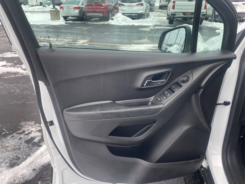Used 2021 Chevrolet Trax LS w/ Tint and Cruise Package image 17