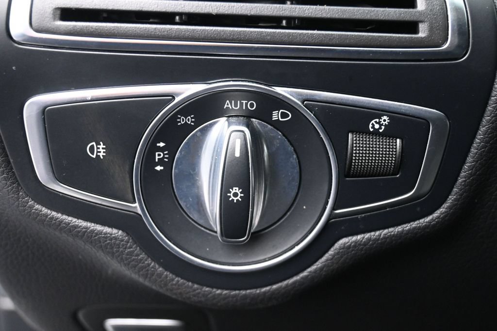 Used 2018 Mercedes-Benz C 300 4MATIC Sedan image 18