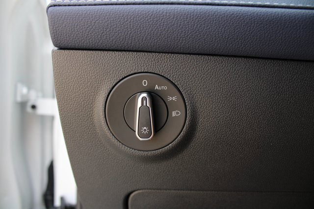 New 2025 Volkswagen Taos SEL image 18