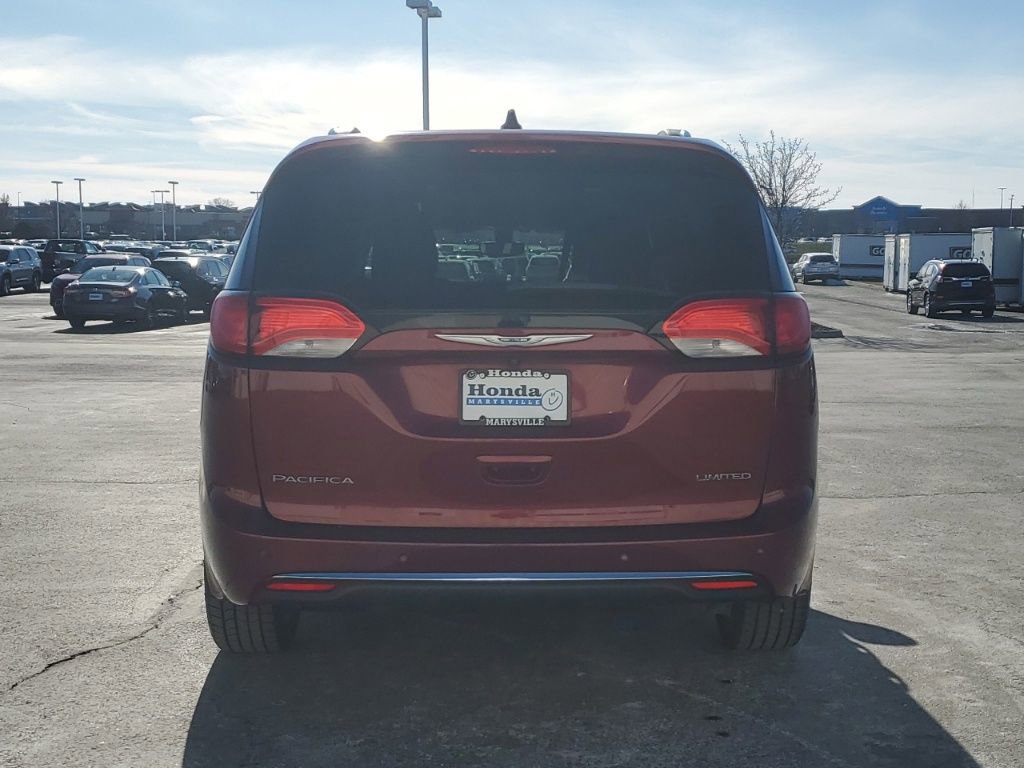 Used 2018 Chrysler Pacifica Limited image 6
