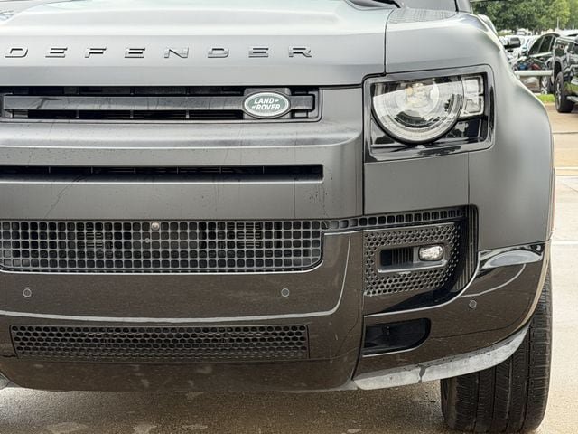 Used 2025 Land Rover Defender 110 X-Dynamic SE AWD/4WD image 8