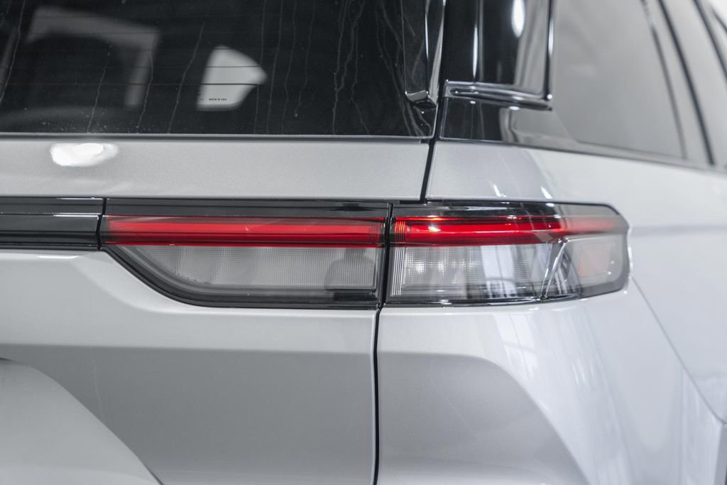 New 2025 Jeep Grand Cherokee Limited image 6