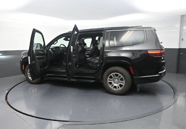 Used 2023 Jeep Wagoneer 4WD w/ Rear Seat Video Group 1 image 33